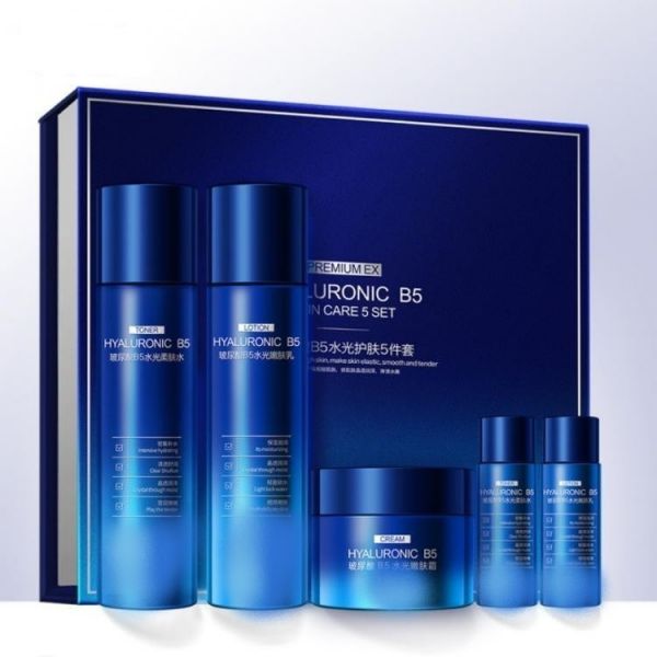 Moisturizing set with hyaluronic acid and vitamin B5